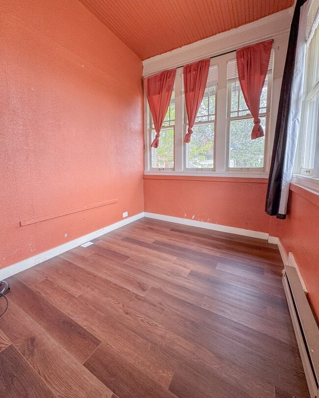 Building Photo - 2 BED/ 2 BATH SINGLE FAMILY HOME