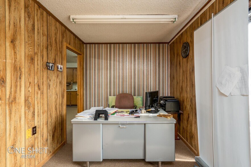 Building Photo - 216 Oak St