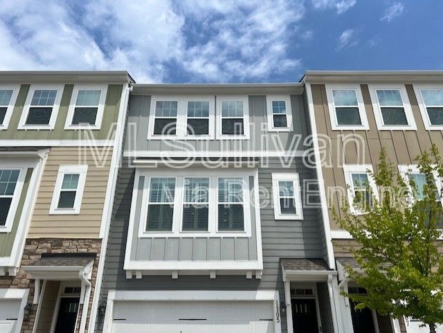 Building Photo - 1105 Commack Dr