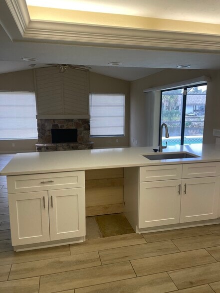 Building Photo - 2584 Longboat Dr