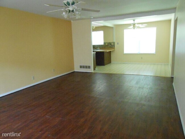 Building Photo - 2 br, 1.5 bath Townhome - 6638 Chasteen Ln