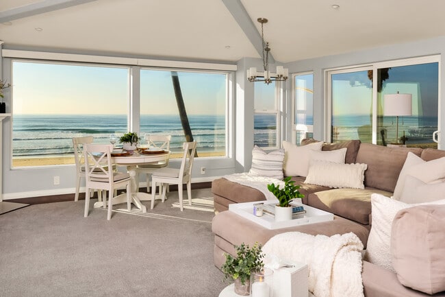 Building Photo - 2949 Ocean Front Walk