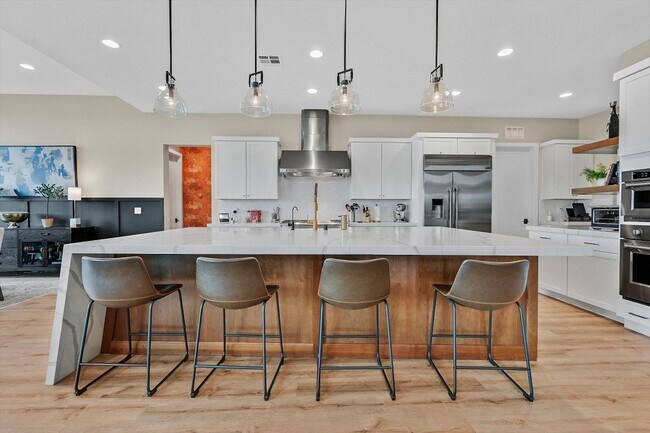 Building Photo - 6690 Interstellar St