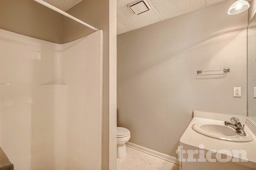 Building Photo - 9235 Raleigh Way