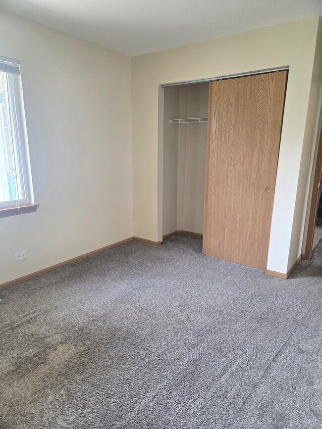 Building Photo - 460 Timber Dr