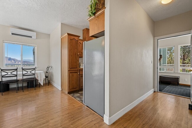 Building Photo - Charming 2 Bedroom ADU with Stunning Smith...