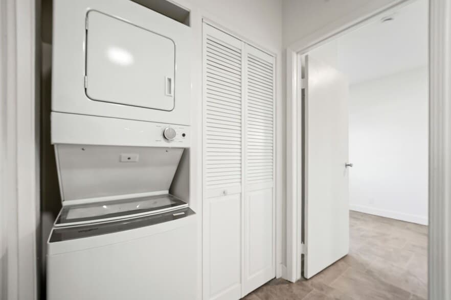 Building Photo - 1630 W Temple St