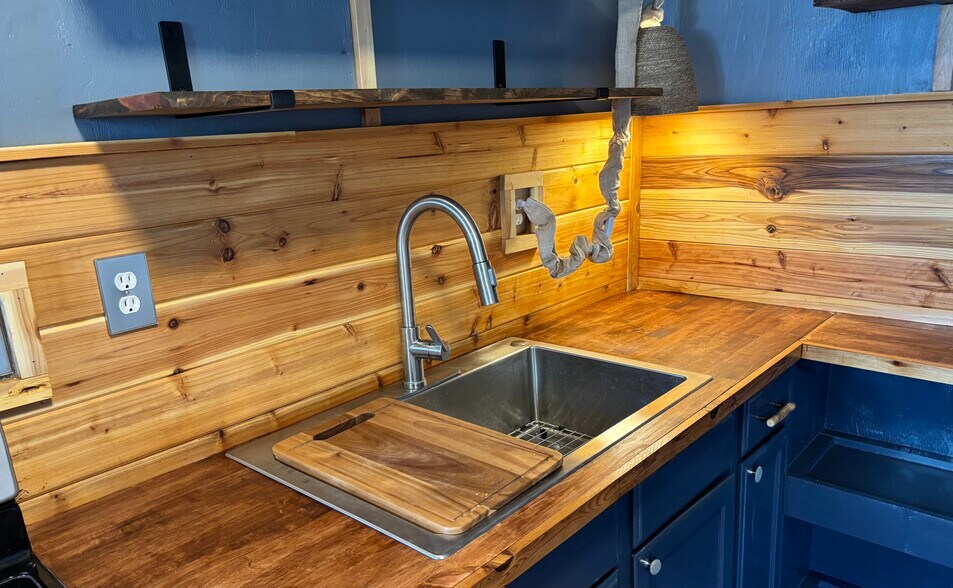 Building Photo - 124 Halliday Ave