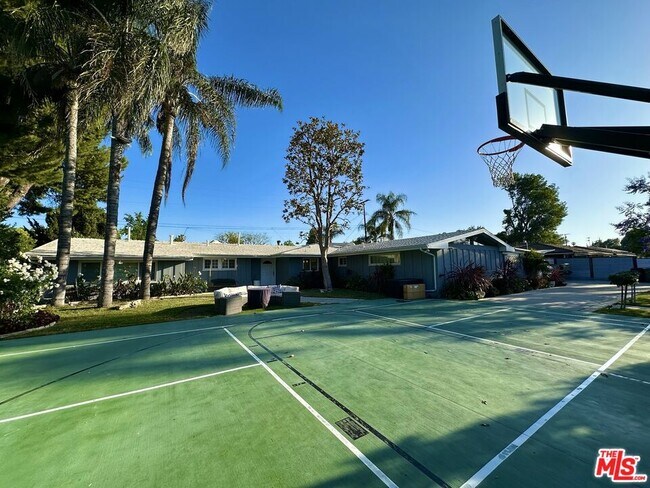 Building Photo - 22428 Victory Blvd