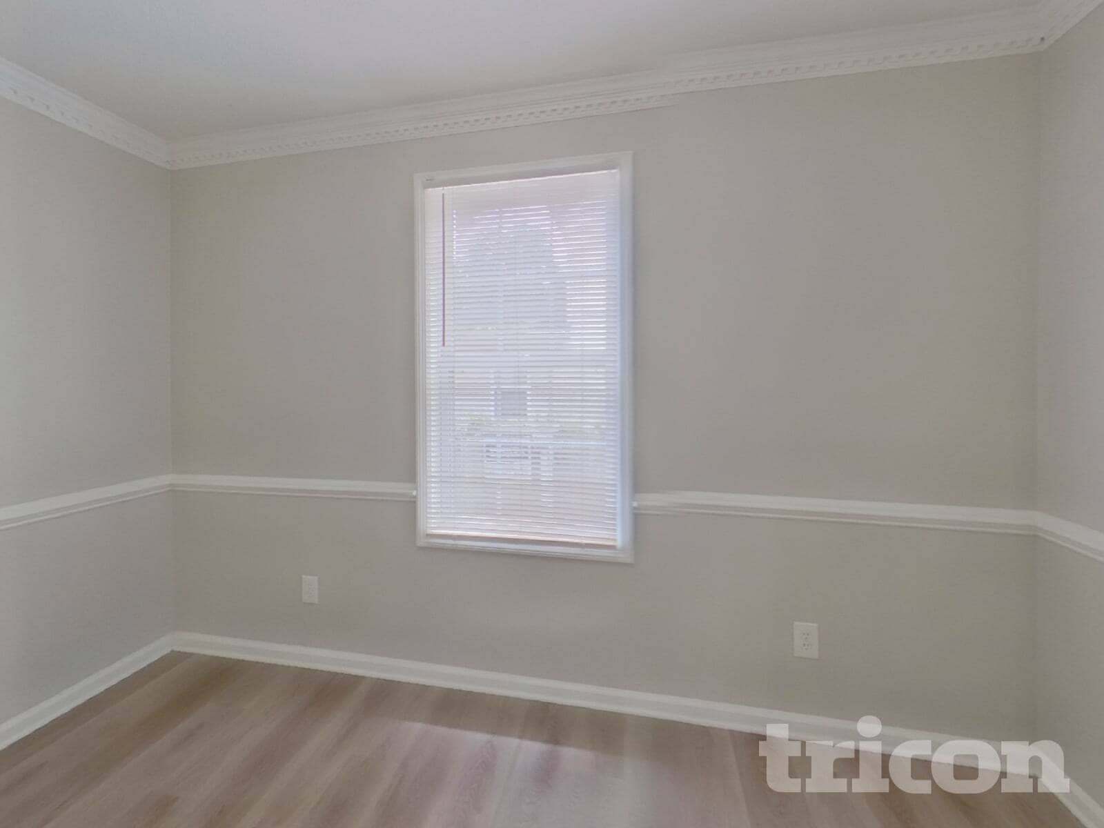 Building Photo - 337 Montclaire Ln