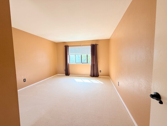 Building Photo - Charming and Move-in Ready, 3BD/2.5BA, Two-Story Townhome in Canyon Green at Canyon Lakes in San ...