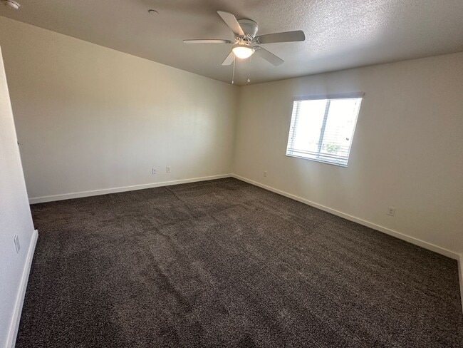 Building Photo - For Lease | 3 Bed, 2.5 Bath |1,688 Sq Ft |...