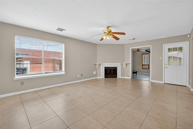 Building Photo - 9123 Belle Glen Dr