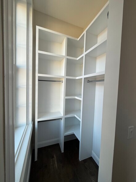 Building Photo - 37 Kirk St