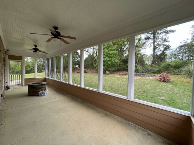 Building Photo - Riegel Pointe