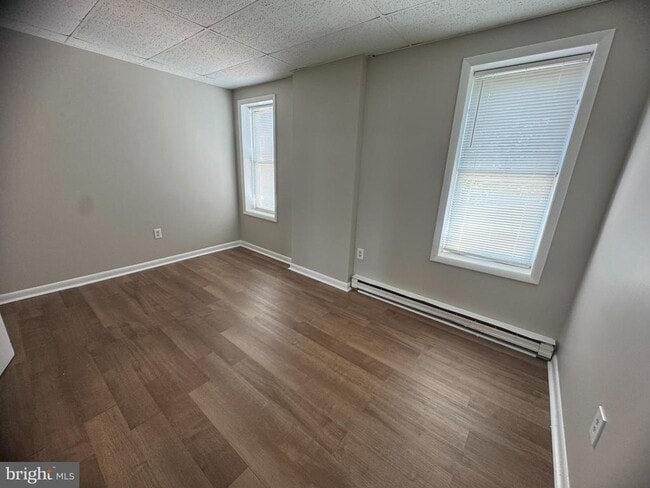 Building Photo - 106 N Market St