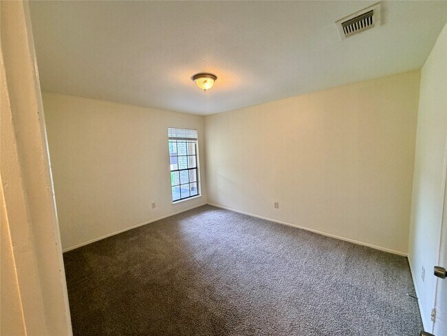 Building Photo - 15811 Nutcracker Ct