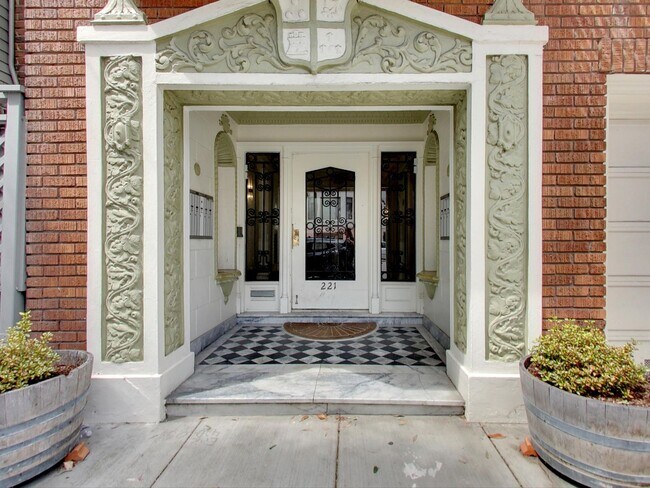 Building Photo - 221 24th Ave