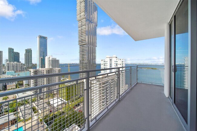 Building Photo - 2150 N Bayshore Dr
