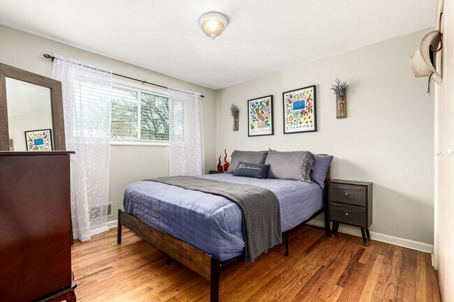 Building Photo - 11487 Larson Ln