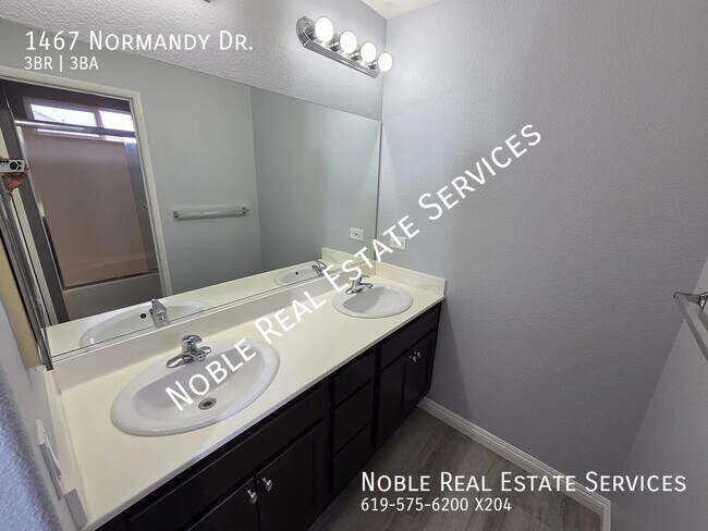 Building Photo - 1467 Normandy Dr