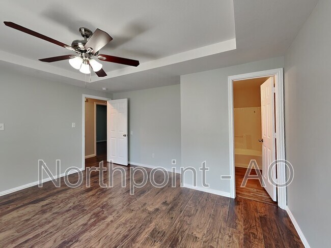 Building Photo - 5213 La Jolla Ln