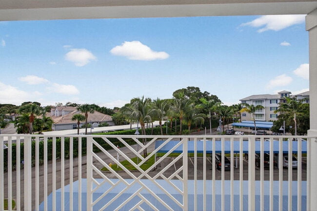 Building Photo - 834 Bay Colony Dr S