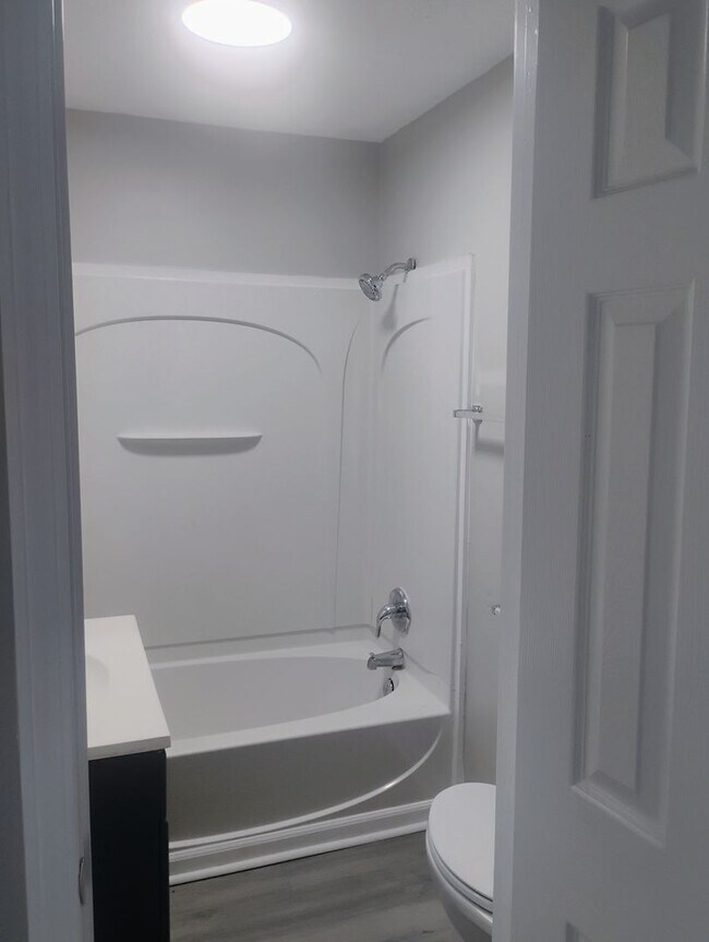 Building Photo - Cozy 2BR Home in KC Northland – Fully Fenced Yard & Fresh Updates