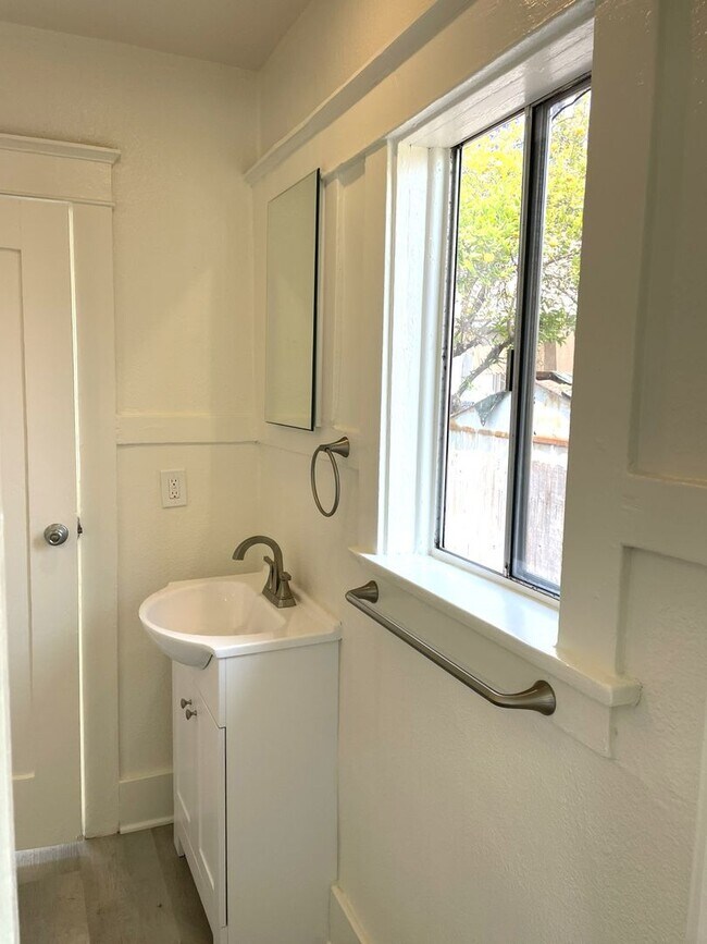 Building Photo - 469