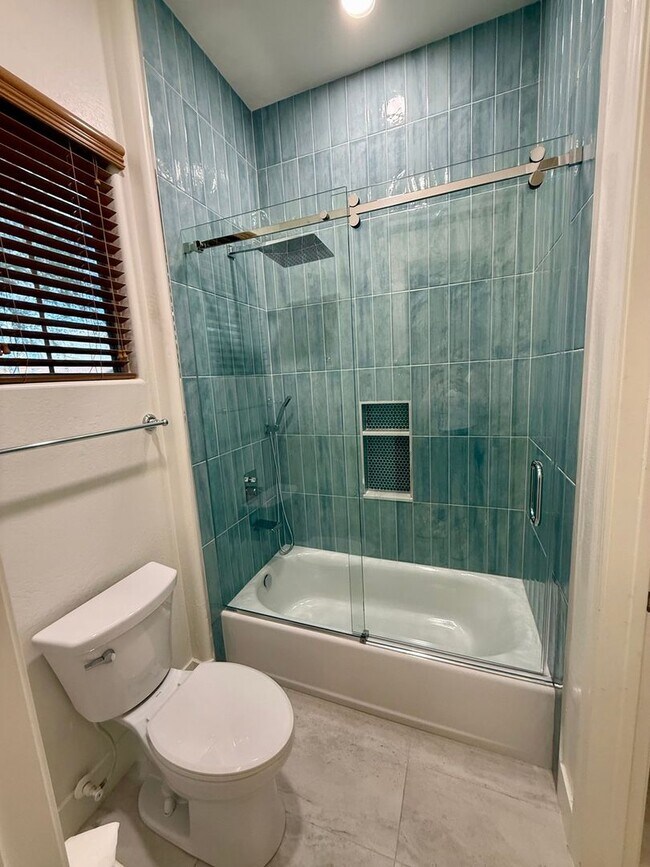 Building Photo - 1708 W Oberlin Way