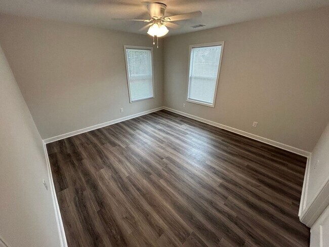 Building Photo - 201 Briarcliff Ln