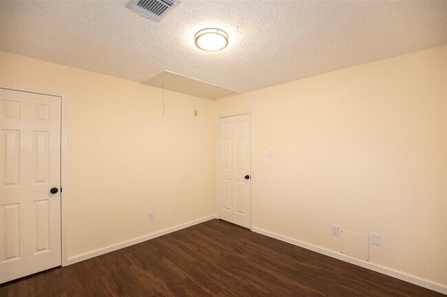 Building Photo - 14330 Little Willow Walk
