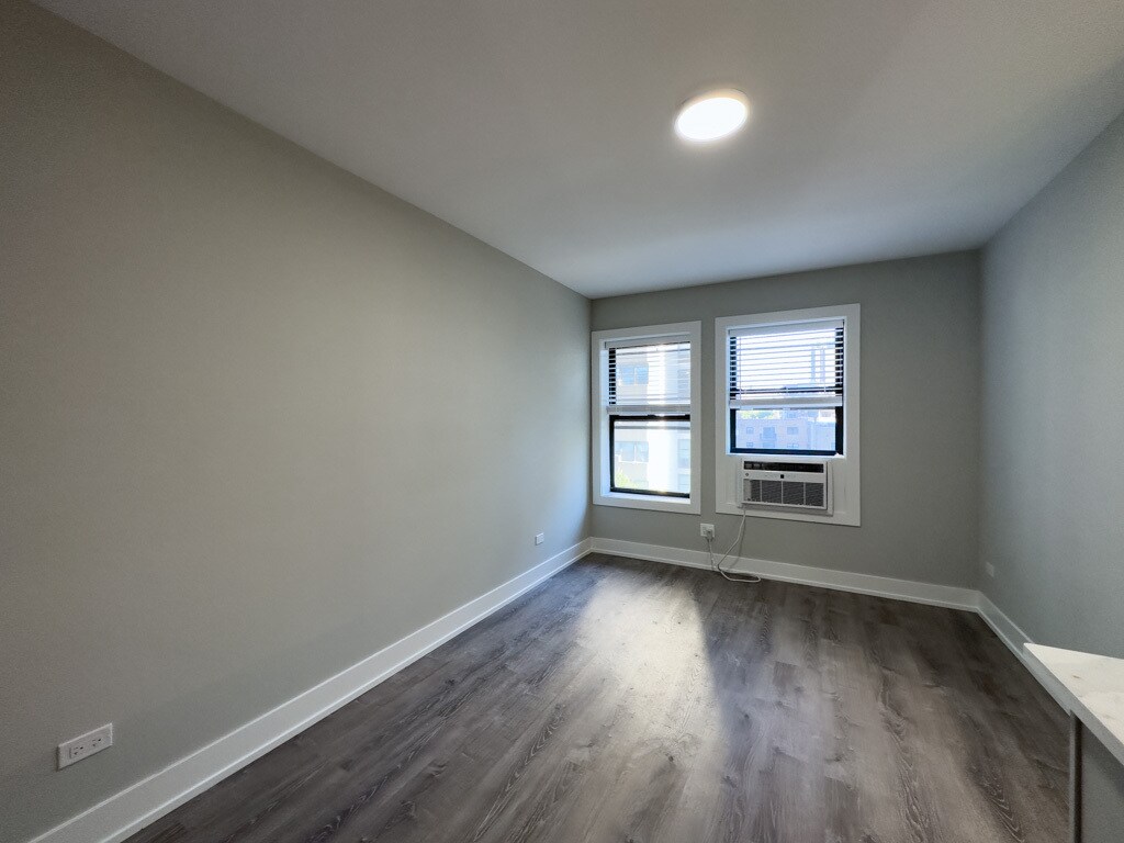 Building Photo - 508 W Belmont