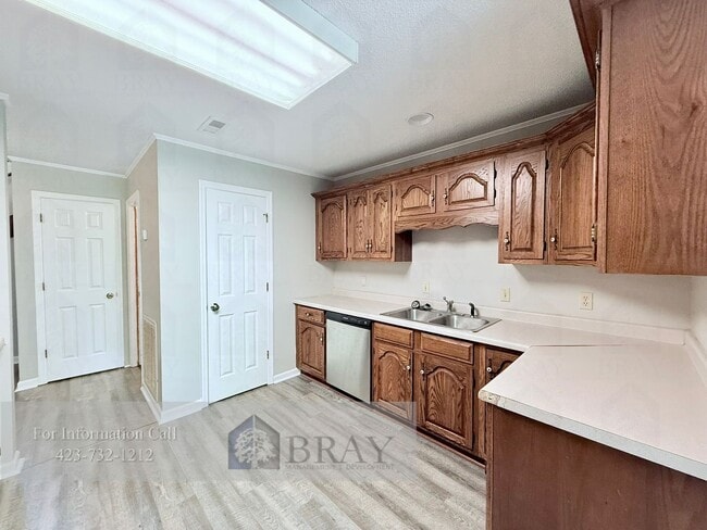 Building Photo - 411 Parkridge Dr