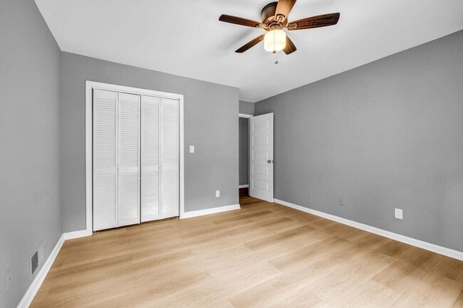 Building Photo - 4260 Bonaparte Dr