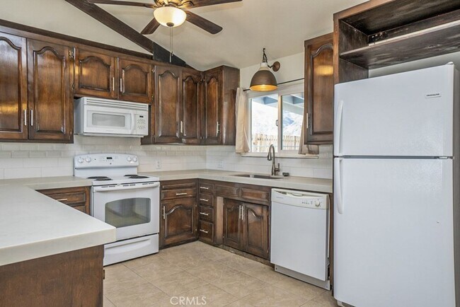Building Photo - Beautiful 2 Bedroom Home