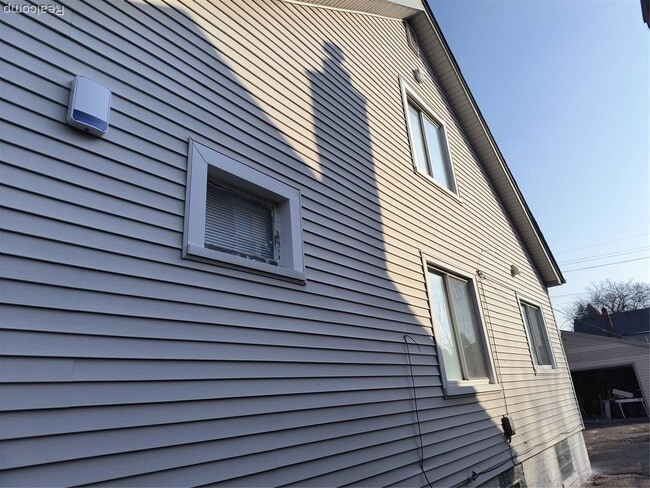 Building Photo - 18080 Westphalia St