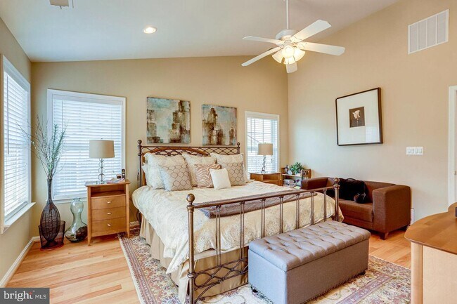 Building Photo - 47571 Royal Burnham Terrace