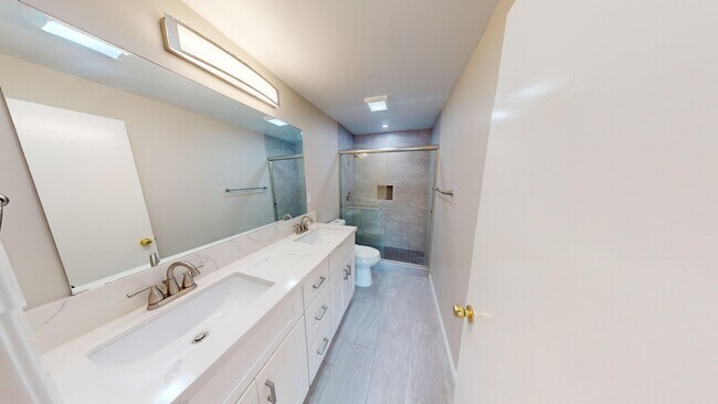 Building Photo - 5311 Saxon St