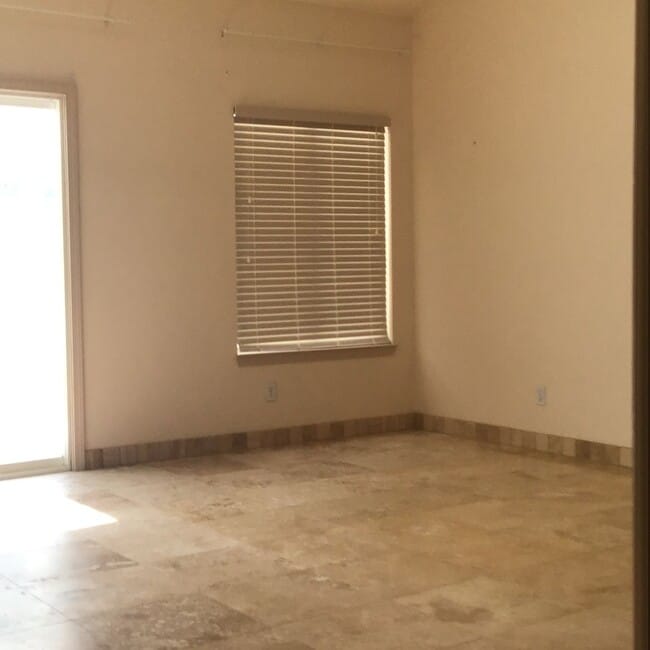 Building Photo - 4 Bedroom 2 Bath Home in Yuba City