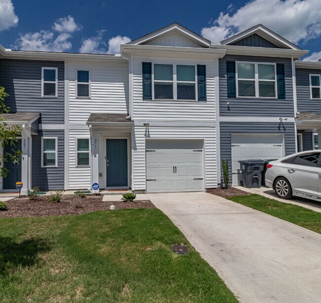 Building Photo - 211 Seymour Vlg Dr