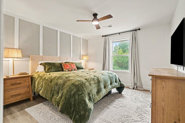 Building Photo - Stylish 4BR Getaway in Quiet Dayton Suburb