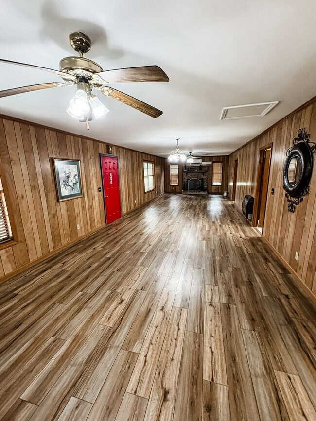 Building Photo - Beautiful 3BR/1BA in the country