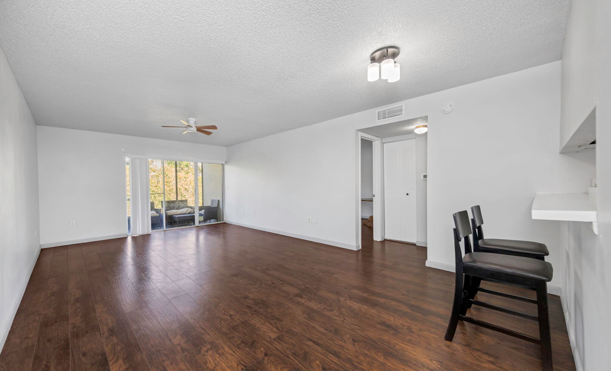 Building Photo - 621 99th Ave N