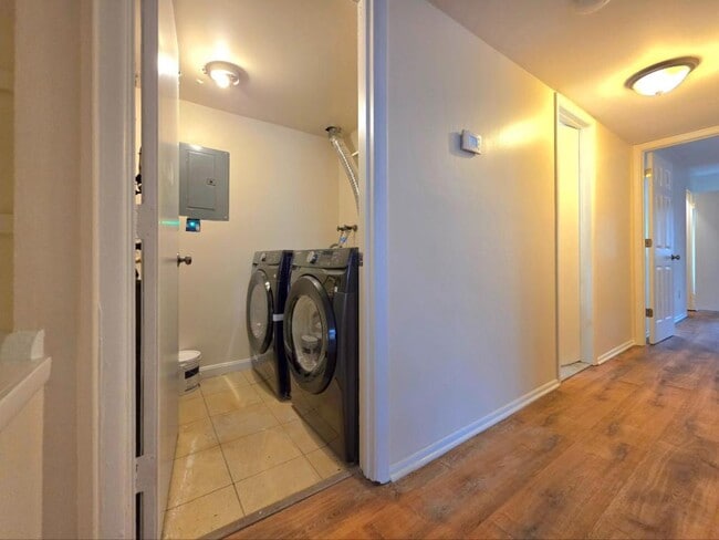 Building Photo - 3808 Laramie Pl