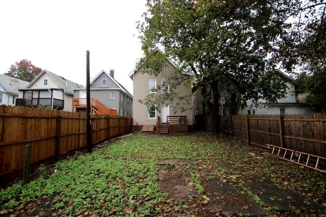 Building Photo - 36 Bright St