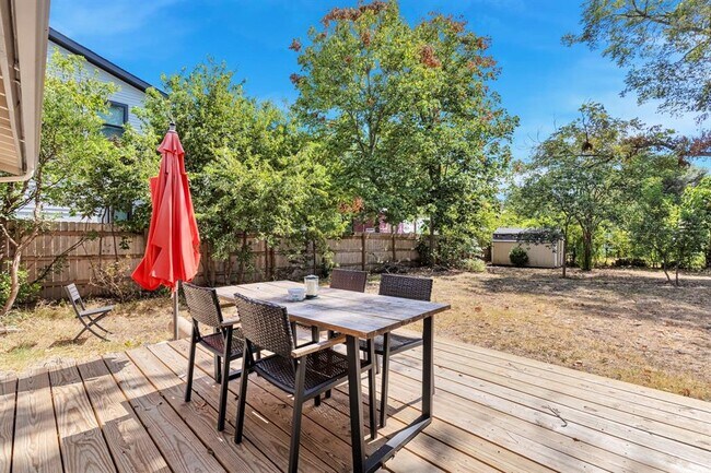 Building Photo - 1715 W St Johns Ave