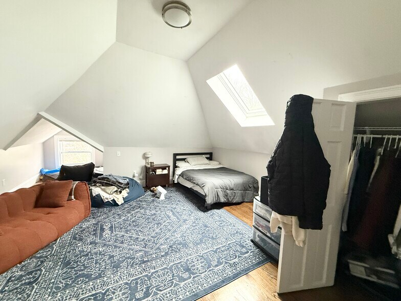 Building Photo - 91 Hillside St