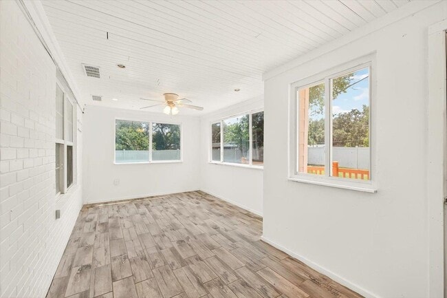 Building Photo - 4214 Woodcrest St