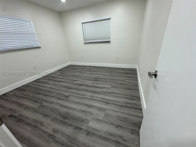 Building Photo - 2628 SW 31st Pl